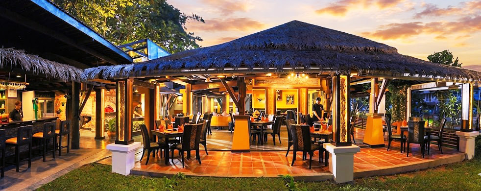 The entrance to Baci Samui restaurant at dusk.